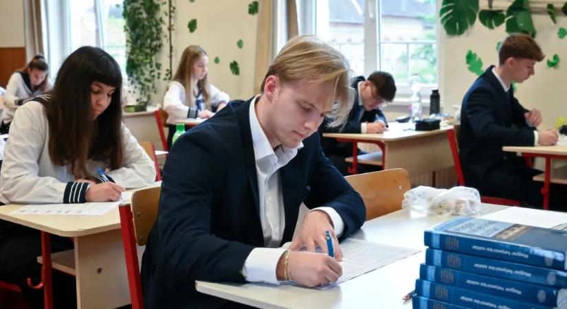 Szilágyi Márton irodalomtörténész és Jókai Mór neve is felmerült a középszintű magyarérettségi első részében