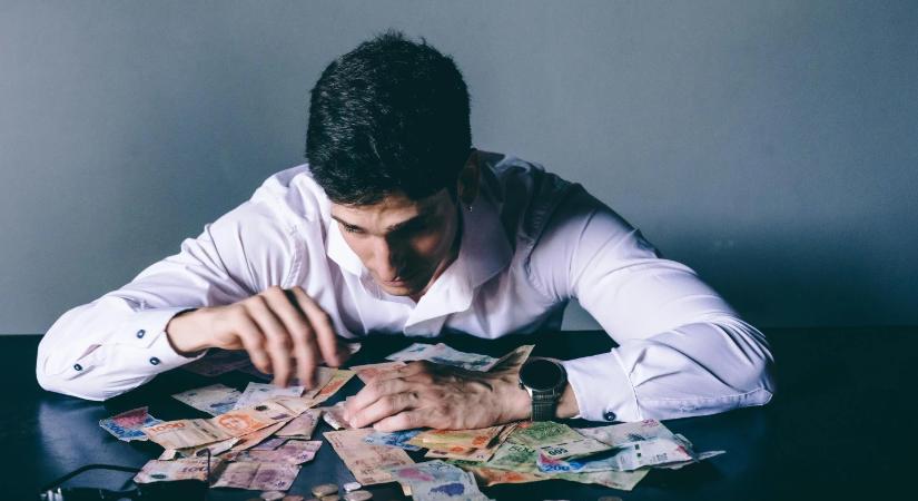 Nagy májusi pénzhoroszkóp: ezek a csillagjegyek most megszedhetik magukat