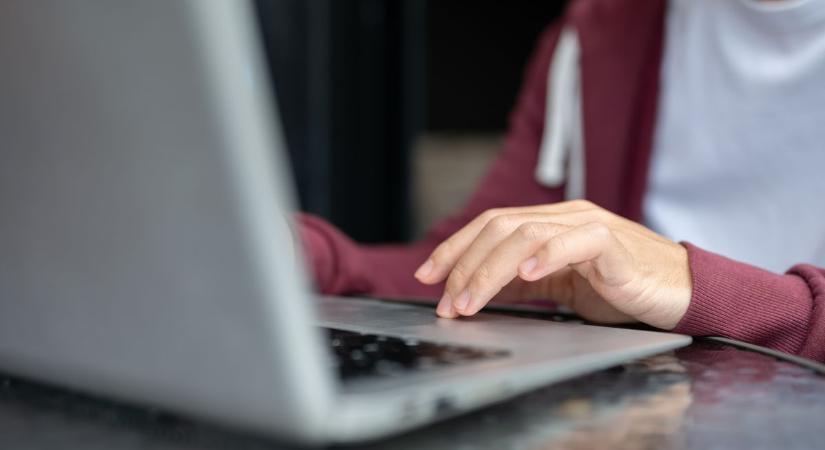 Internetes mém miatt kirúgással fenyegetett egy diákot a kecskeméti kollégiumvezető
