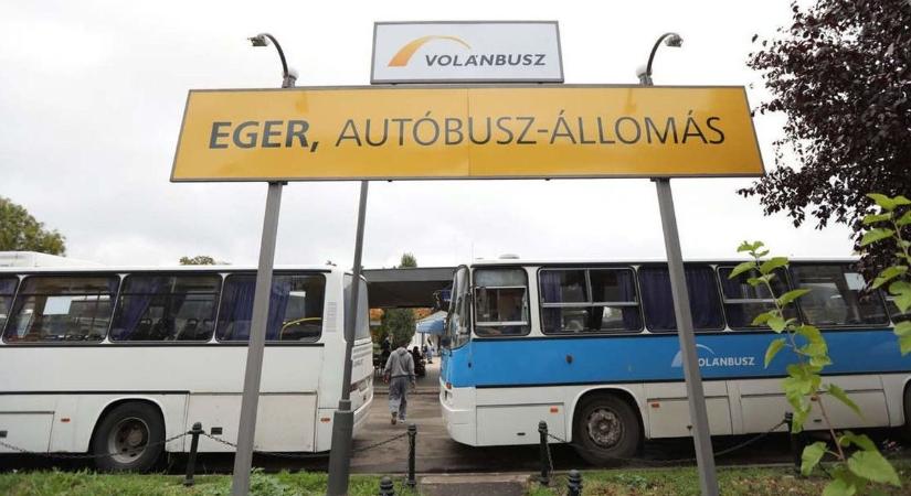 Rárontott a részeg férfi a biztonsági őrre az egri buszpályaudvaron - komoly büntetés elébe nézhet