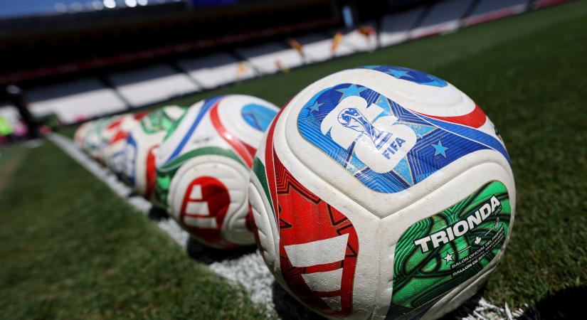 Pénzéhes a FIFA? Itt az újabb vád: Pakisztánban éhbérért gyártják a vb-labdát, de aranyáron kínálják a szurkolóknak