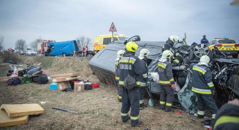Döbbenetes hétindítás: hármas karambol történt a 67-es úton