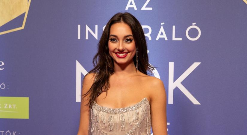 Le sem tagadhatná génjeit! Hunyadi Donatella elkápráztató szépsége beragyogta az éjszakát