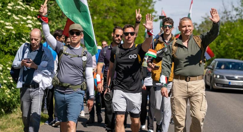Felmérést indít a Tisza Párt a Szigetekről
