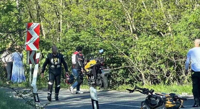 Súlyosan megsérült egy motoros a bajnai szerpentinen
