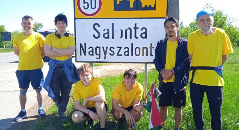 Irány Nagyszalonta, négy maratonra való távot teljesítettek a „spuri barátok”