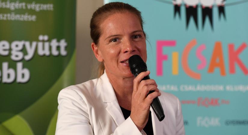 Egymilliárdot küldött a karmelita Király Nóra civil szervezeteinek