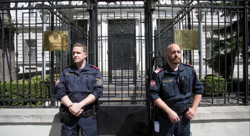 Akkorára nőtt az antennaerdő a bécsi orosz nagykövetség tetején, hogy Ausztria kiutasított három orosz diplomatát