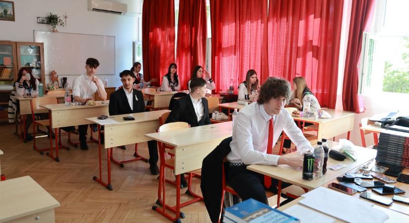 Pontban 9 órakor elkezdődött az írásbeli érettségi (galériavideó)