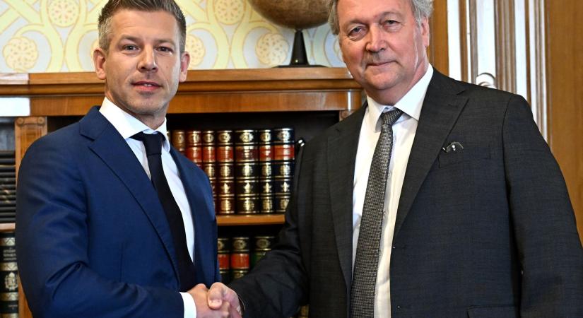 Magyar Péter az Akadémián: Halljuk az elszakított kutatóintézetek hangját