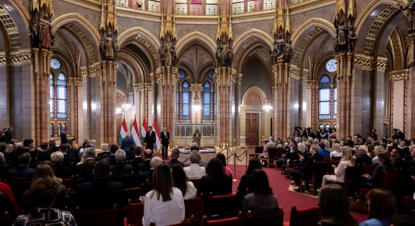 Együtt jelentek meg a Kupolateremben Magyar Péter kulcsemberei, és a Fideszt újjáépíteni szándékozók