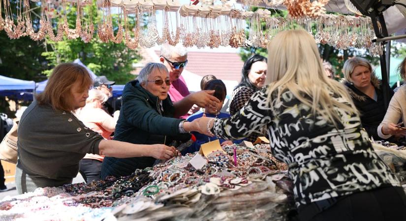 „Tíz pár zokni ezer forint”: hétvégén ismét megrendezik a tavaszi Mihály-napi vásárt Debrecenben