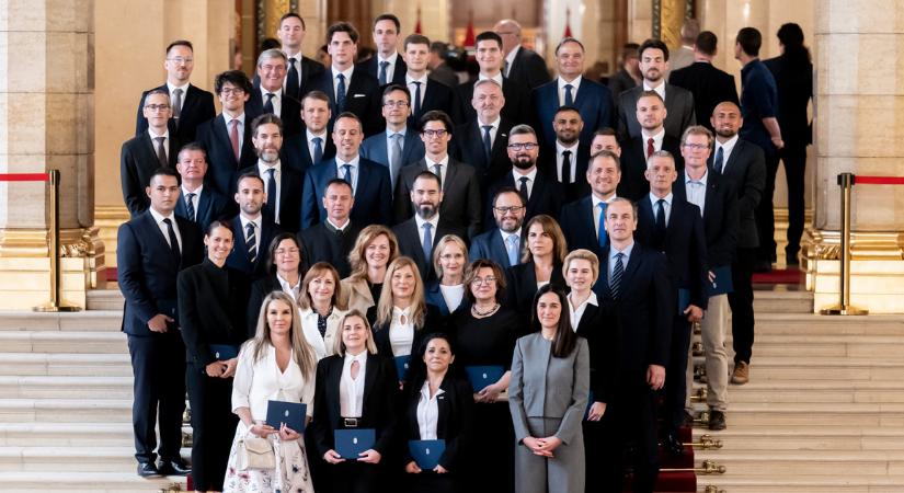 Együtt jelentek meg a Kupolateremben Magyar Péter kulcsemberei és a Fideszt újjáépíteni szándékozók