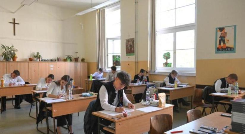 Több mint 78 ezren érettségiznek magyar nyelv és irodalomból hétfőn