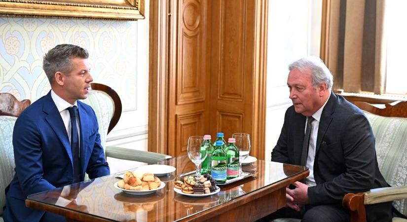 Nagyot ígért Magyar Péter: így változna meg a tudomány finanszírozása – szorosabb együttműködést várna el