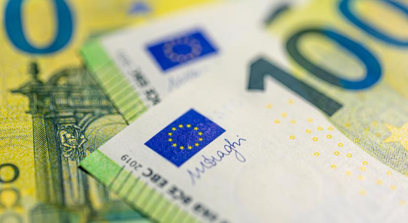 Változnak a bankok feltételei, ha eurót utalunk