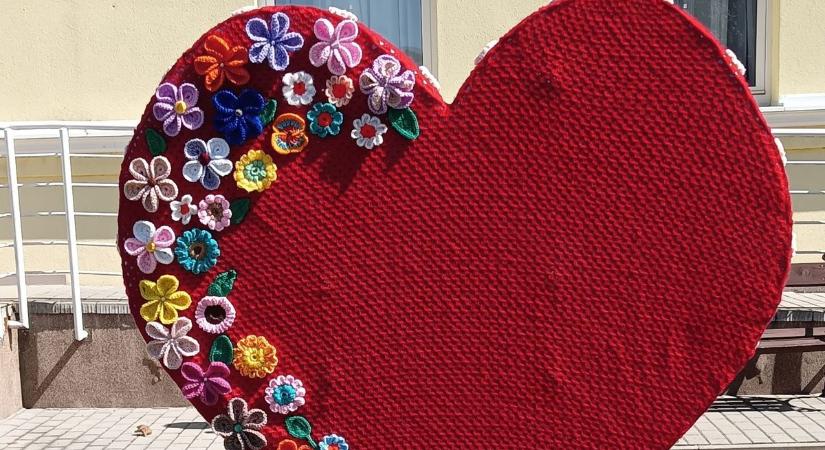 A Dunaszigeti Horgoló Kör álomszép ajándékot készített minden édesanyának - fotó