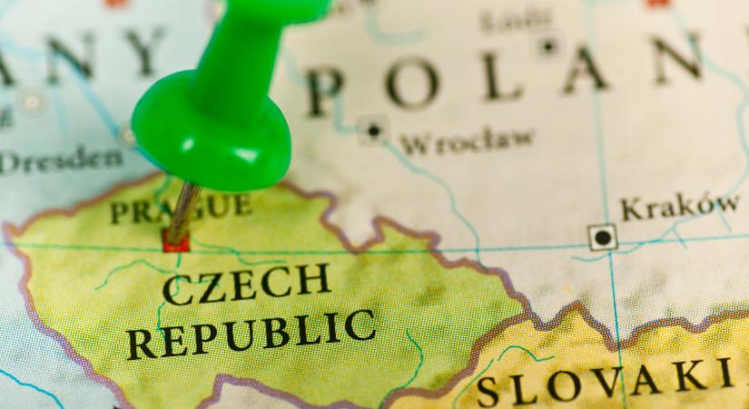 Tényleg Magyarország vezetheti be az eurót utolsóként a V4-es országok közül? Itt van feketén-fehéren a lengyelek, csehek álláspontja