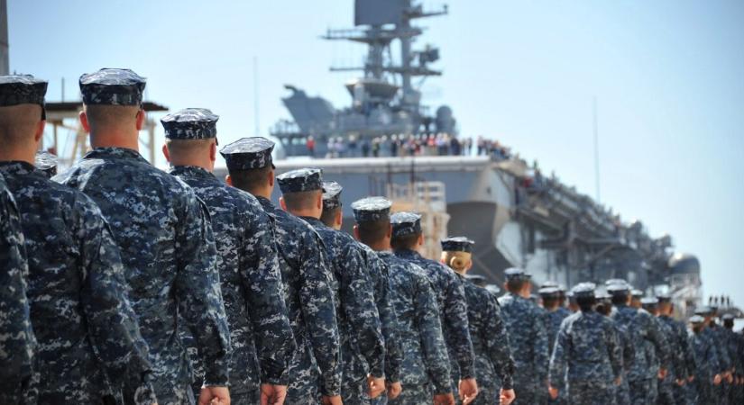 Kezd durvulni a helyzet – rakétatalálat ért egy amerikai hadihajót