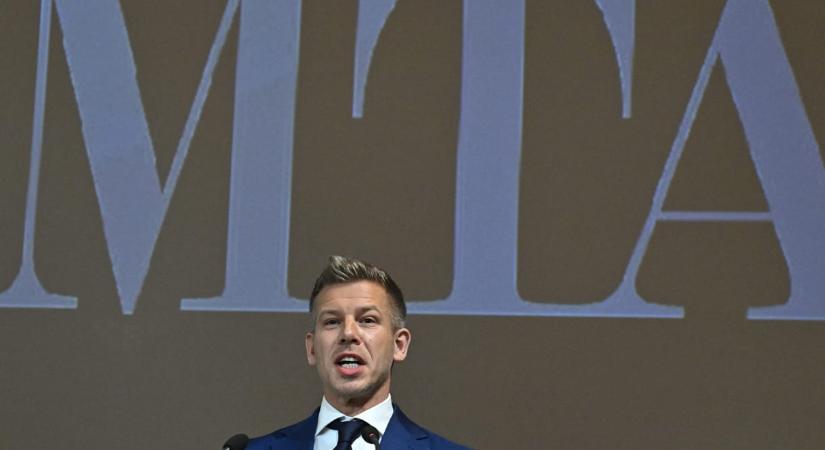 Magyar Péter több pénzt, nagyobb szabadságot és politikamentes működést ígért az MTA közgyűlésén