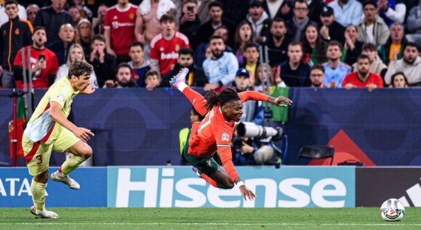 A Manchester United, a Chelsea és az Arsenal is vinné az AC Milan sztárját