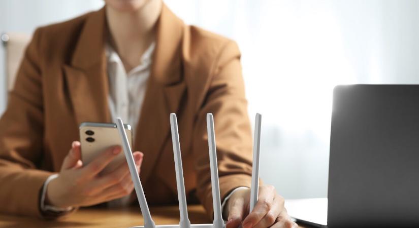 Nem véletlenül villog a routered – ezt üzeni valójában