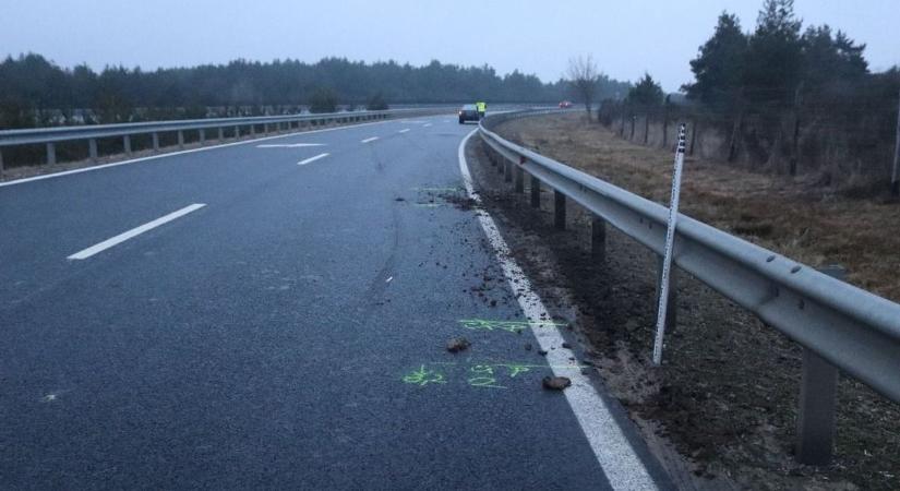 Cserbenhagyót keres a rendőrség, az M86-oson történt a baleset