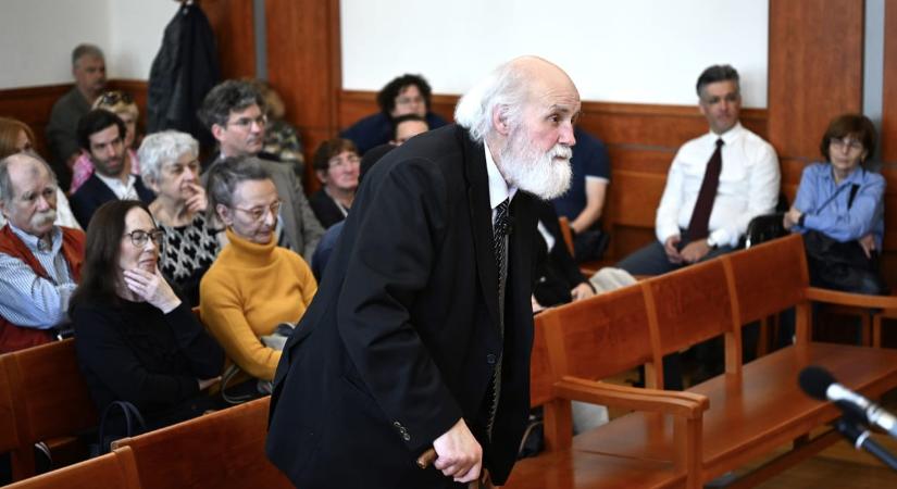 Iványi Gábor a bíróságon: Az egész eljárás ellen tiltakozom, és a vád visszavonását javaslom