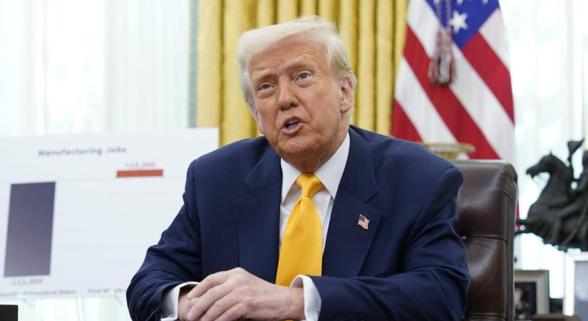 Donald Trump kíséretet biztosítva segít átkelni a Hormuzi-szoroson az Arab-öbölben rekedt semleges hajóknak