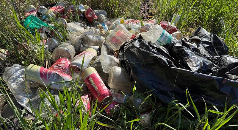 Öt nap alatt 154 tonna illegális szemetet gyűjtött össze a Magyar Közút