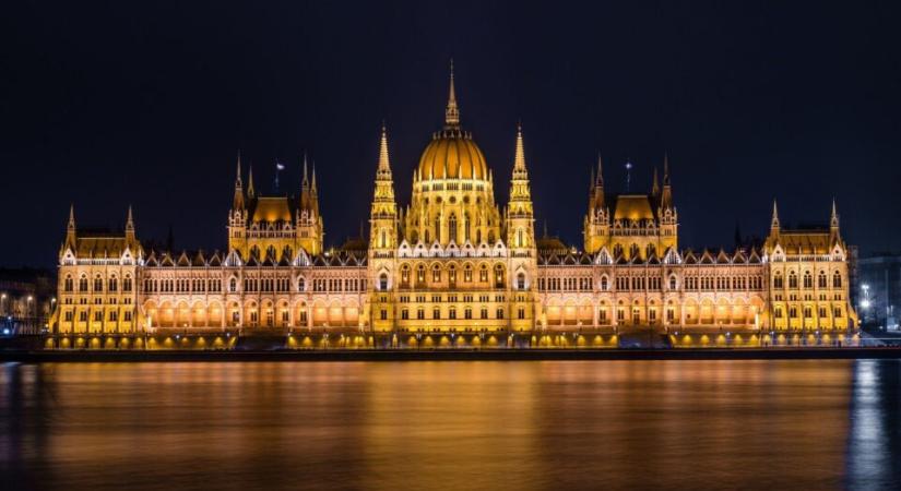 Esély a liberális demokráciára – a technokrata kormánya átveszi a hatalmat