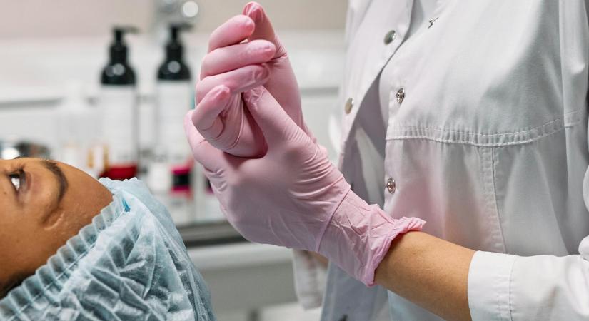 Tökéletes akart lenni az esküvőjén - Majdnem megvakult az elvégzett kozmetikai kezelés miatt