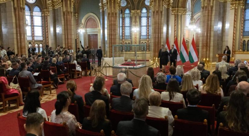 Átvették megbízólevelüket a listán megválasztott országgyűlési képviselők