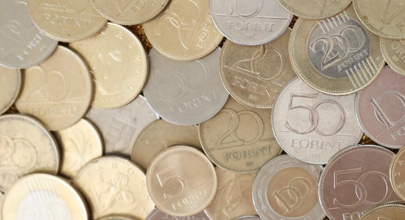 Gyorsan nézd meg a fiókot: milliókat érhet ez a régi 20 forintos