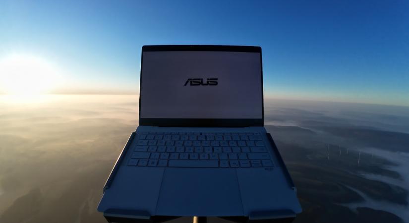 Vajon mi történik egy ASUS laptoppal, ha azt az Everestnél is magasabbra jut? Mutatjuk!