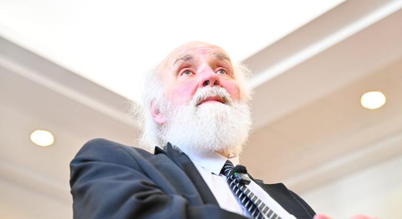 Iványi Gábor a vádak visszavonását kérte a bíróságon, az egyik ügyészt megfenyegették