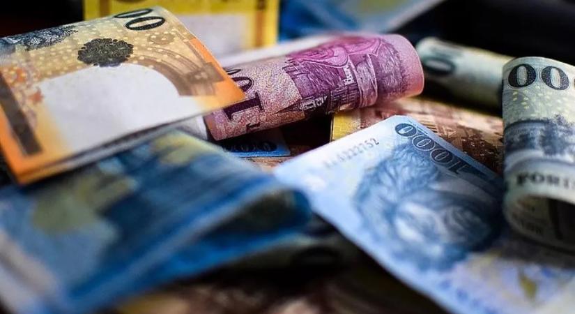Totális káosz a magyar bankokban, milliók várhatnak hiába a pénzükre