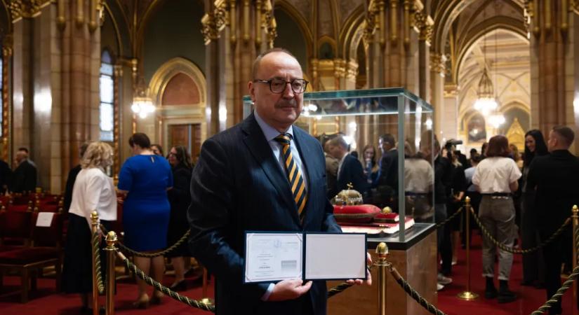 Több fideszes kulcsszereplő nem ment el a mandátumátadójára, a Tisza vitázásra képes frakciót ígér