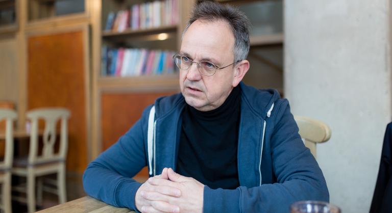 Politikai szálon dagad tovább az NKA-botrány, Bús Balázs támogatói is forrásokhoz jutottak