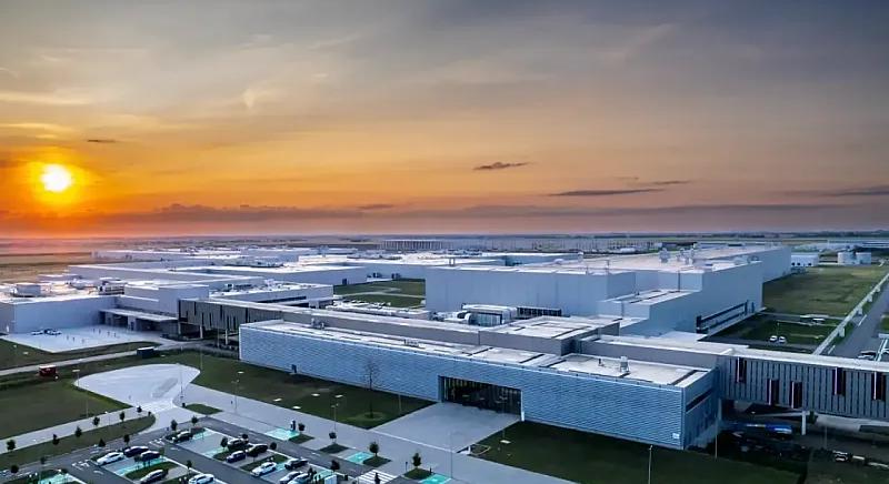 Óriási töltőinfrastruktúra épült a BMW debreceni gyáránál