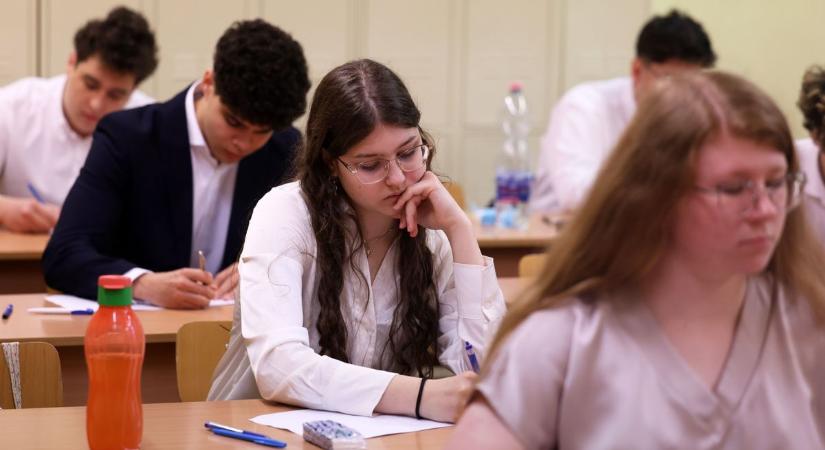 Megkezdődtek az érettségik: Jókai és Wass Albert is szerepelt a magyar feladatlapokon
