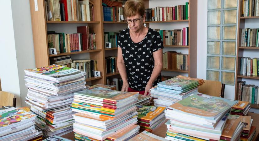 Lazítani kellene a gyeplőn, a tankönyvkiadók már nagyon várják a Tisza-kormány első lépéseit