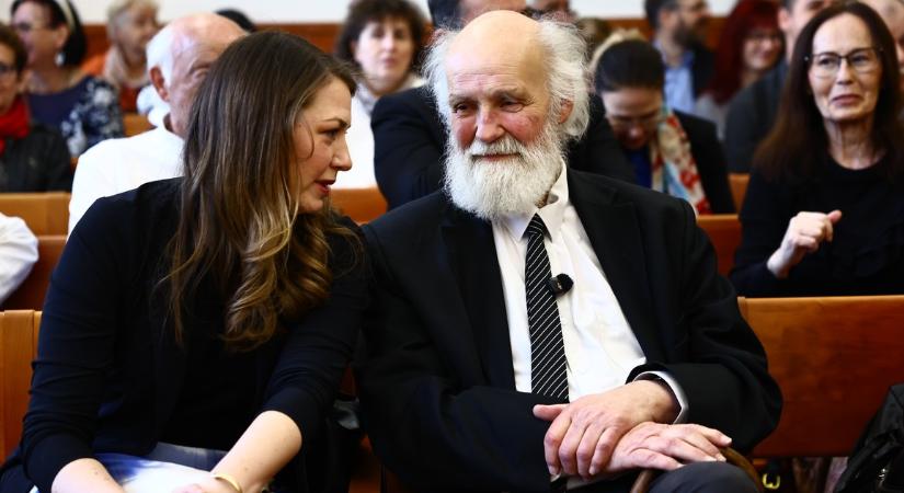 "Az egész eljárás ellen tiltakozom, a vád visszavonását kérem" - vallomást tett Iványi Gábor a bíróság előtt