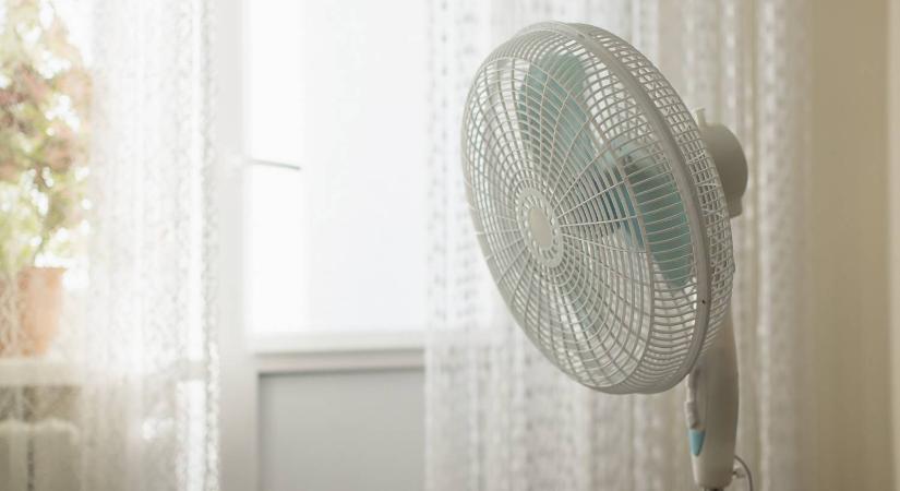 Egy orvos szerint súlyos mellékhatásai lehetnek, ha bekapcsolt ventilátor mellett alszunk