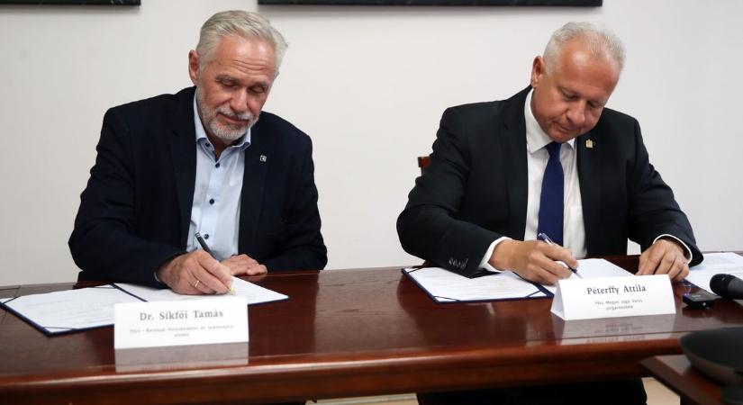 Tízmilliós kamarai injekció a Pécs-München repülőjárat hosszú távú működtetéséhez