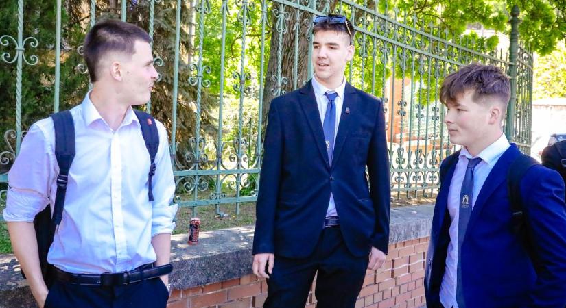 "Nem volt különesebben nehéz, de könnyű sem" - szaktanár és diákok értékelték a magyarérettségit - képekkel, videóval