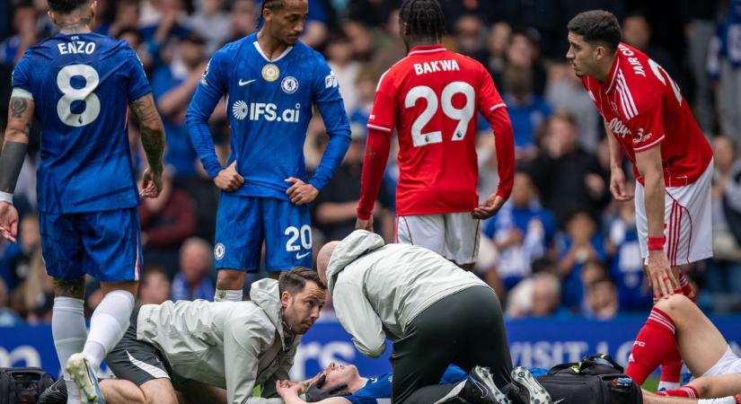 Horrorsérülés az angol bajnokságban: első Premier League-meccsén hordágyon kellett levinni a 18 éves focistát