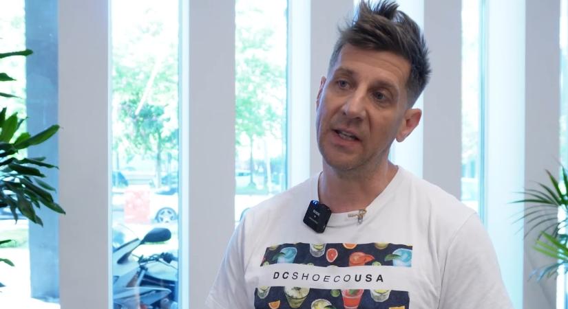„Kialakult egy nyomasztó közeg” – Eckü elárulta, melyik dal után tűntek el a rádiókból