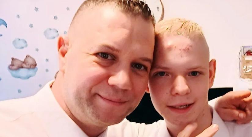 Elárverezi a féltett kincsét Beni, hogy a sorstársain segítsen: ő az a fiú, akinek a vérében lehet a rák ellenszere