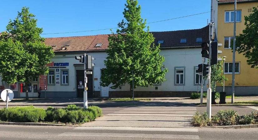 Figyelem, autósok! Meghibásodtak a lámpák egy forgalmas egri átkelőnél